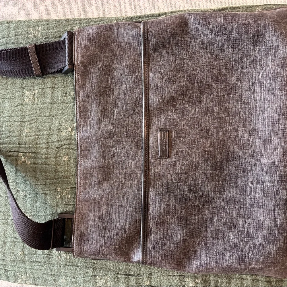 Gucci Supreme Gray and Black Monogram Messenger Bag with Black Strap